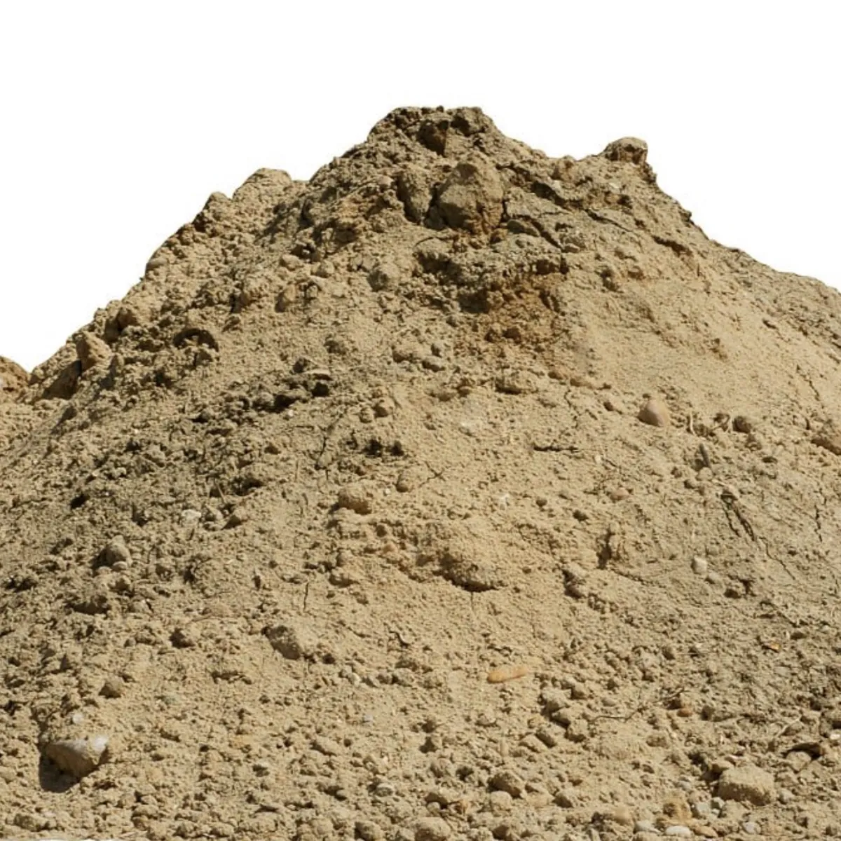 Un tas de sable livré sur un chantier